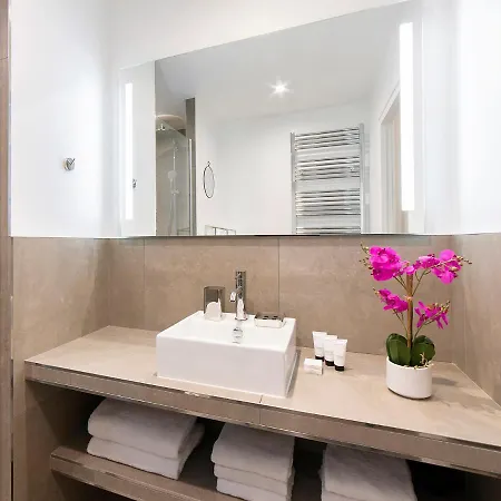 Livinparis - Luxury 2 Bedrooms Centre Pompidou Apartment Paris